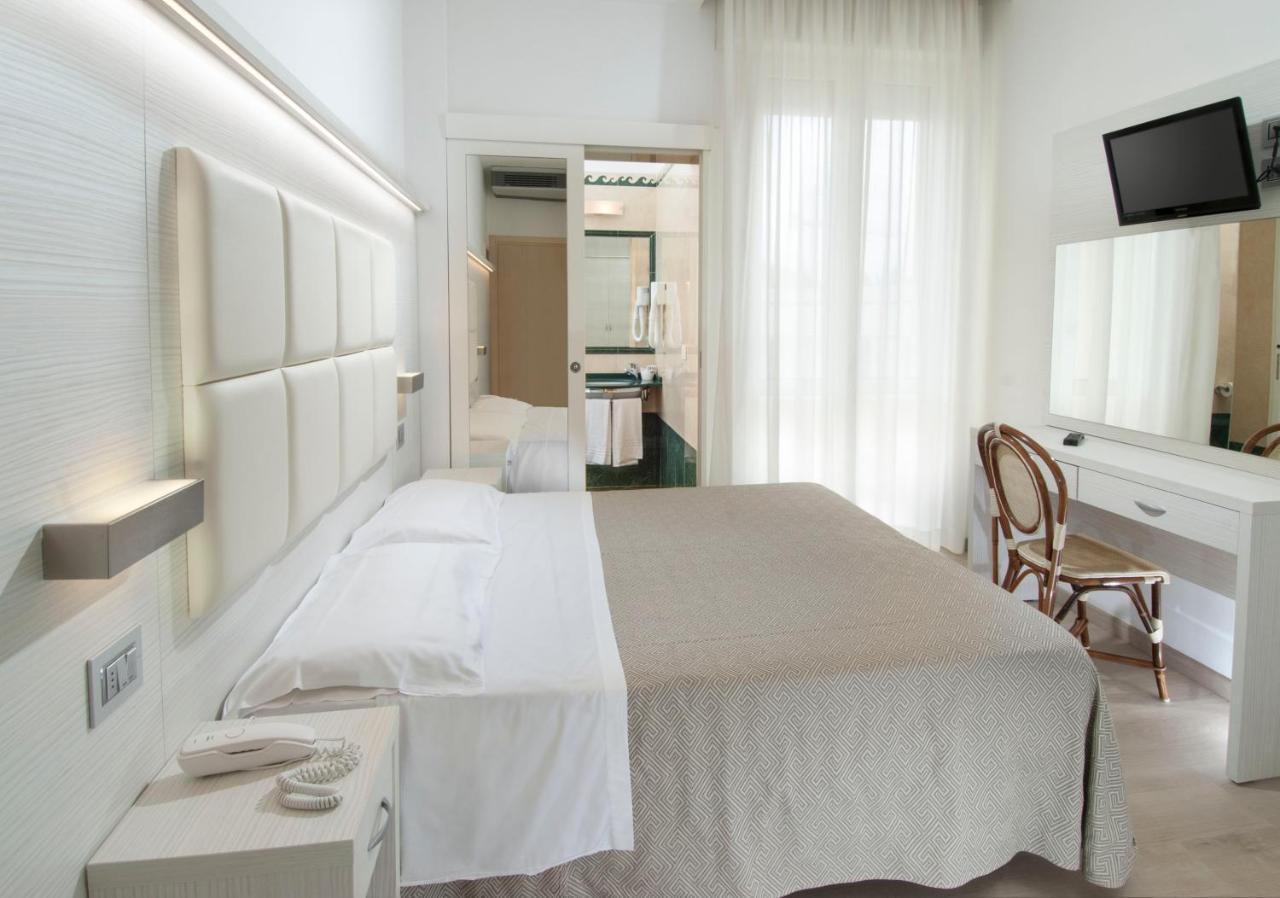 Hotel Prestige กัตตอลิกา ภายนอก รูปภาพ