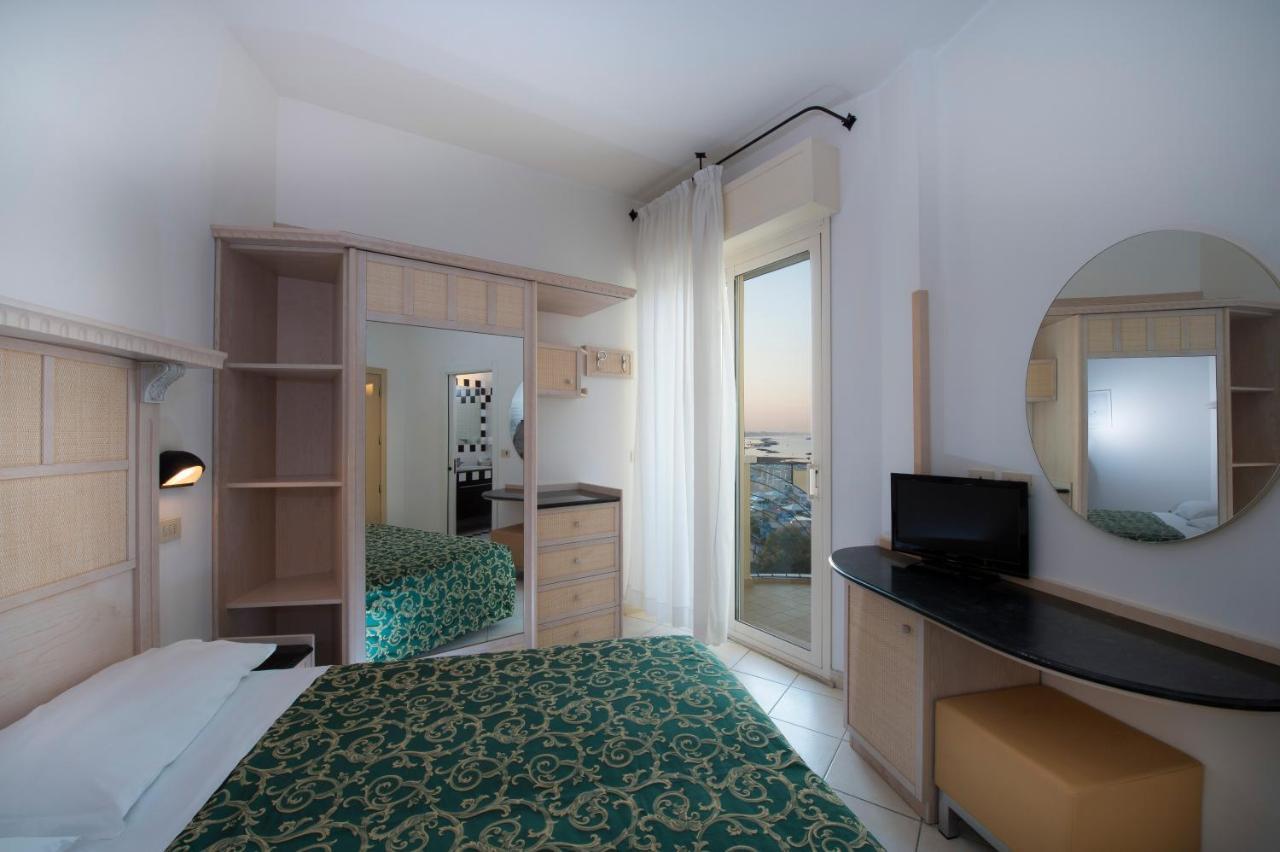 Hotel Prestige กัตตอลิกา ภายนอก รูปภาพ