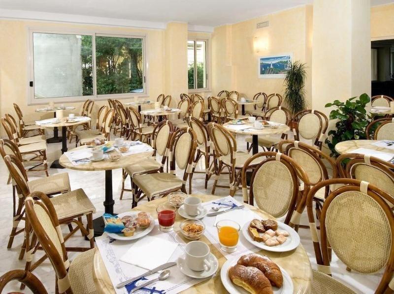 Hotel Prestige กัตตอลิกา ภายนอก รูปภาพ