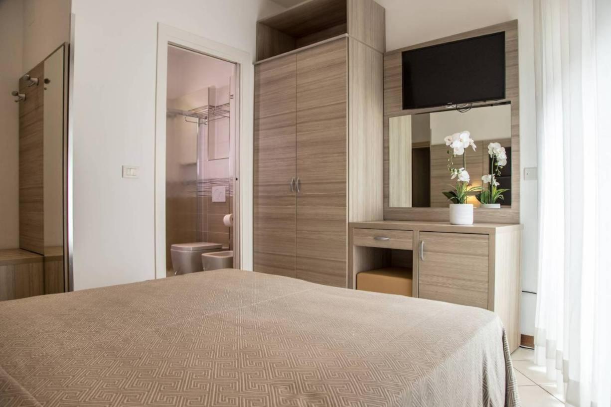 Hotel Prestige กัตตอลิกา ภายนอก รูปภาพ