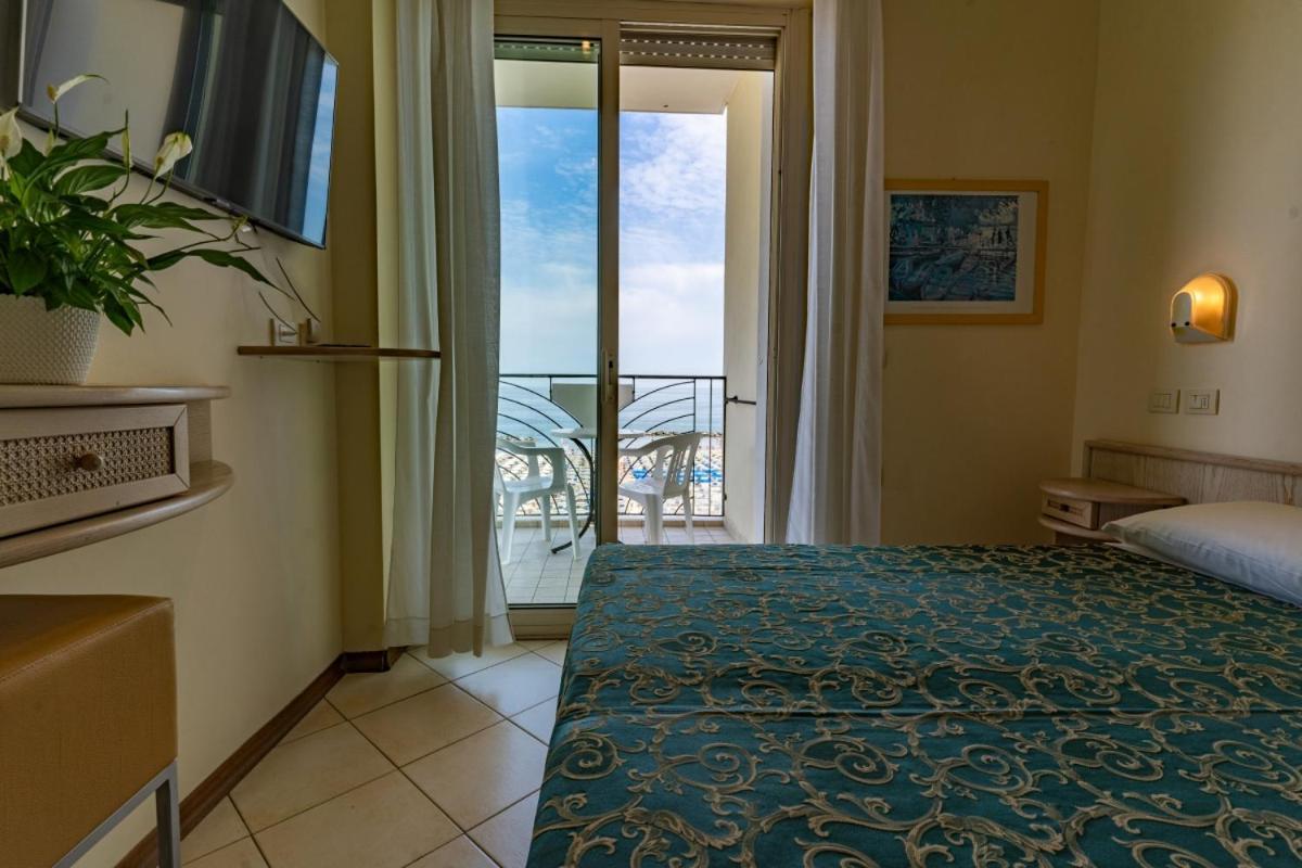 Hotel Prestige กัตตอลิกา ภายนอก รูปภาพ