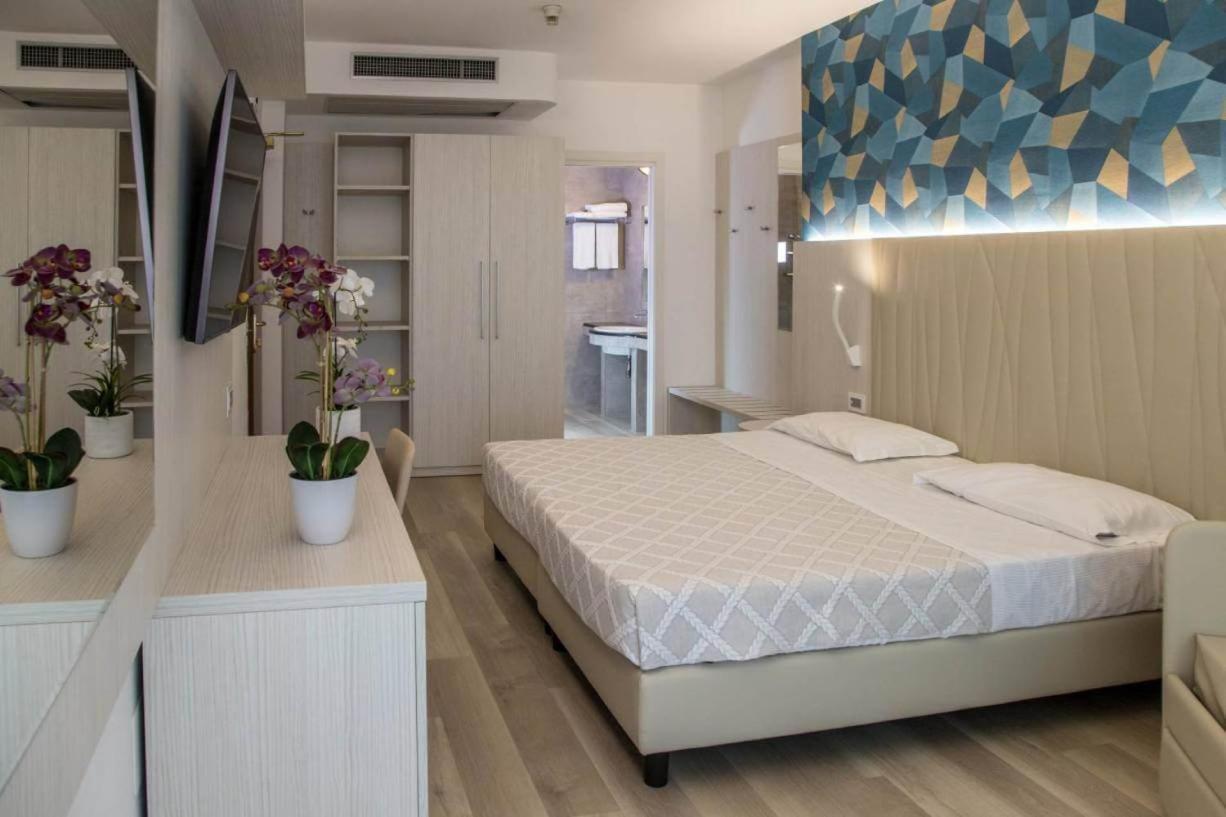 Hotel Prestige กัตตอลิกา ภายนอก รูปภาพ