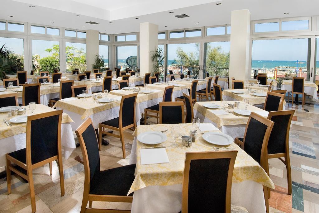 Hotel Prestige กัตตอลิกา ภายนอก รูปภาพ
