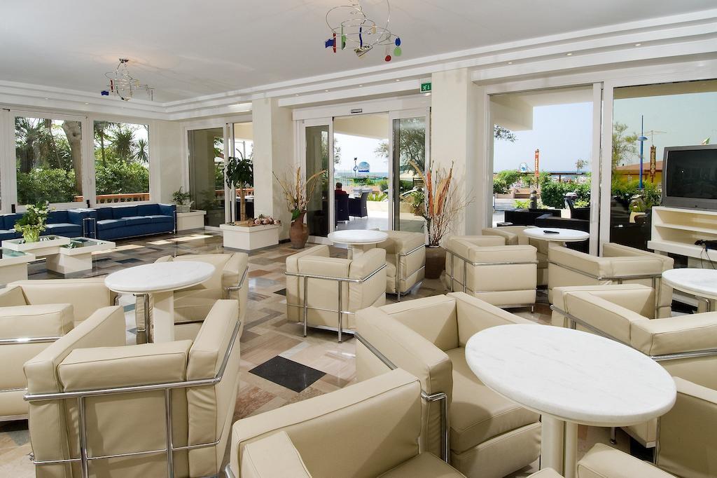 Hotel Prestige กัตตอลิกา ภายนอก รูปภาพ