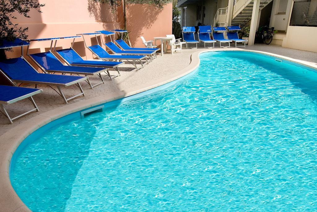 Hotel Prestige กัตตอลิกา ภายนอก รูปภาพ