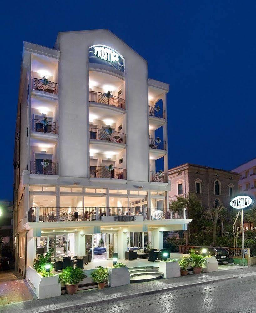 Hotel Prestige กัตตอลิกา ภายนอก รูปภาพ